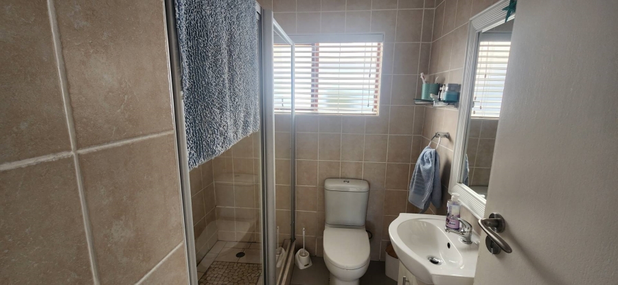 6 Bedroom Property for Sale in Fraaiuitsig Western Cape